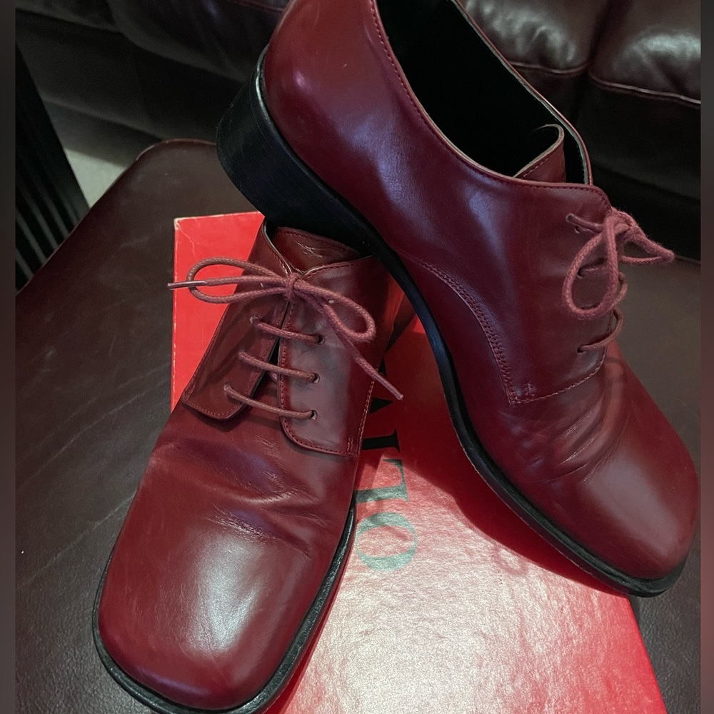 Oliver originals- size 9 in a Tomato red.